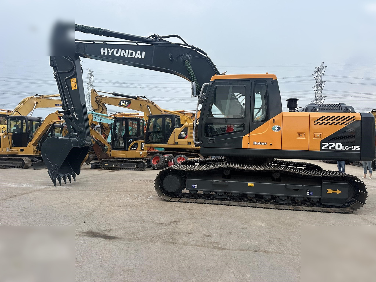 HYUNDAI ROBEX 220 LC-9S - Ekskavator me zinxhirë: foto 1 HYUNDAI ROBEX 220 LC-9S - Ekskavator me zinxhirë: foto 1