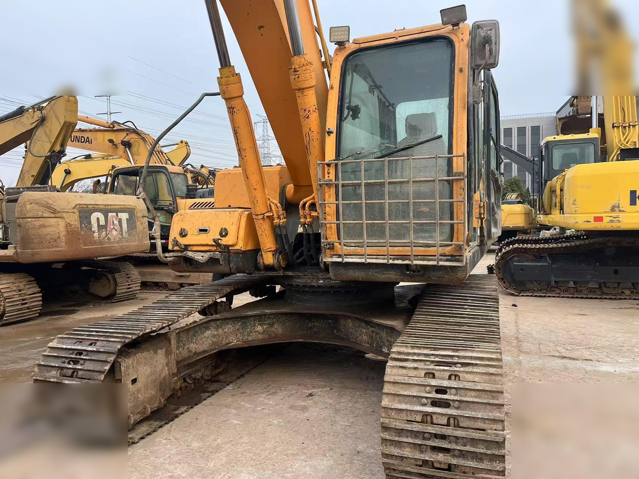 HYUNDAI ROBEX 220 LC-9S - Ekskavator me zinxhirë: foto 4 HYUNDAI ROBEX 220 LC-9S - Ekskavator me zinxhirë: foto 4