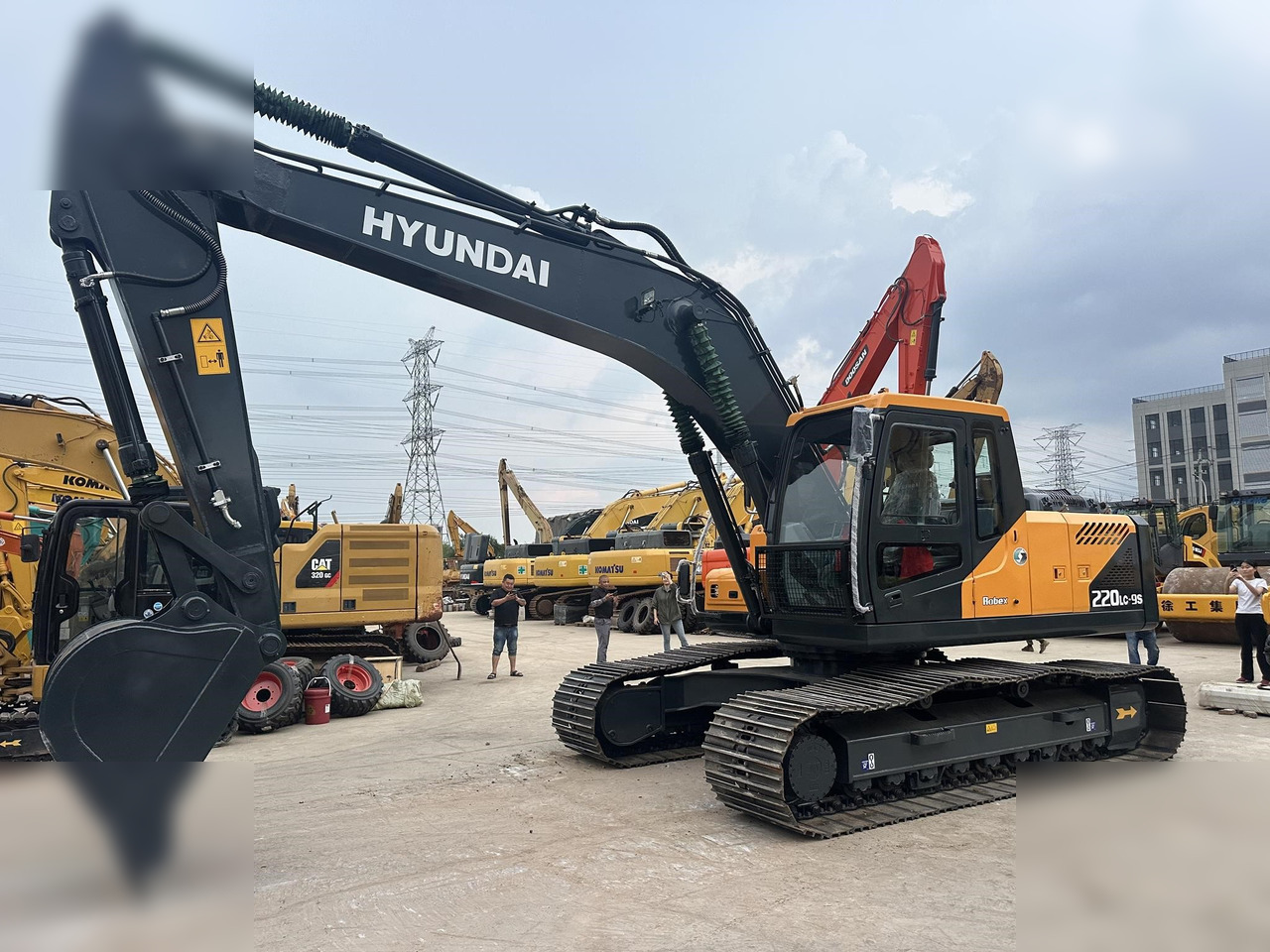 HYUNDAI ROBEX 220 LC-9S - Ekskavator me zinxhirë: foto 2 HYUNDAI ROBEX 220 LC-9S - Ekskavator me zinxhirë: foto 2