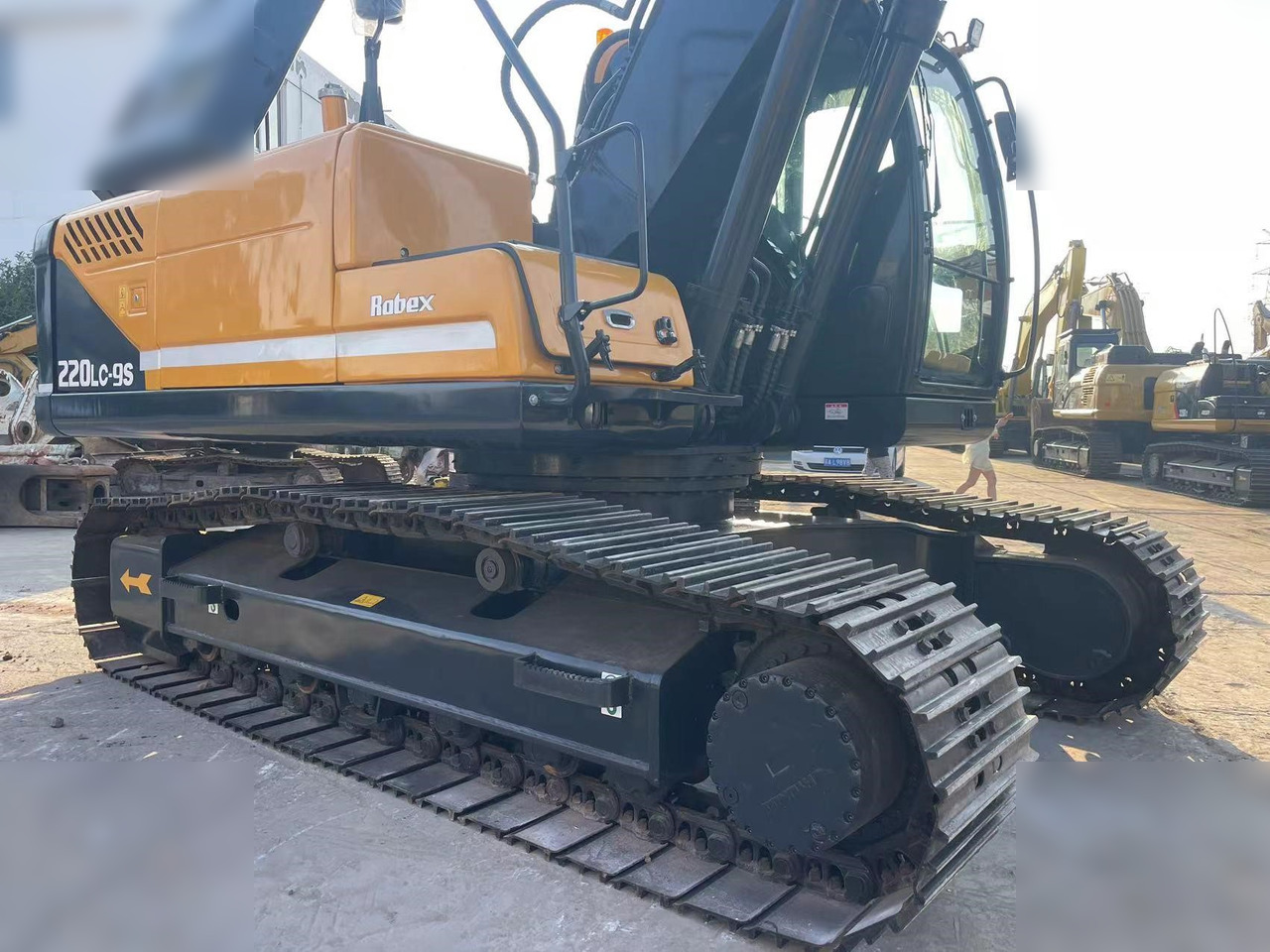 HYUNDAI ROBEX 220 LC-9S - Ekskavator me zinxhirë: foto 4 HYUNDAI ROBEX 220 LC-9S - Ekskavator me zinxhirë: foto 4