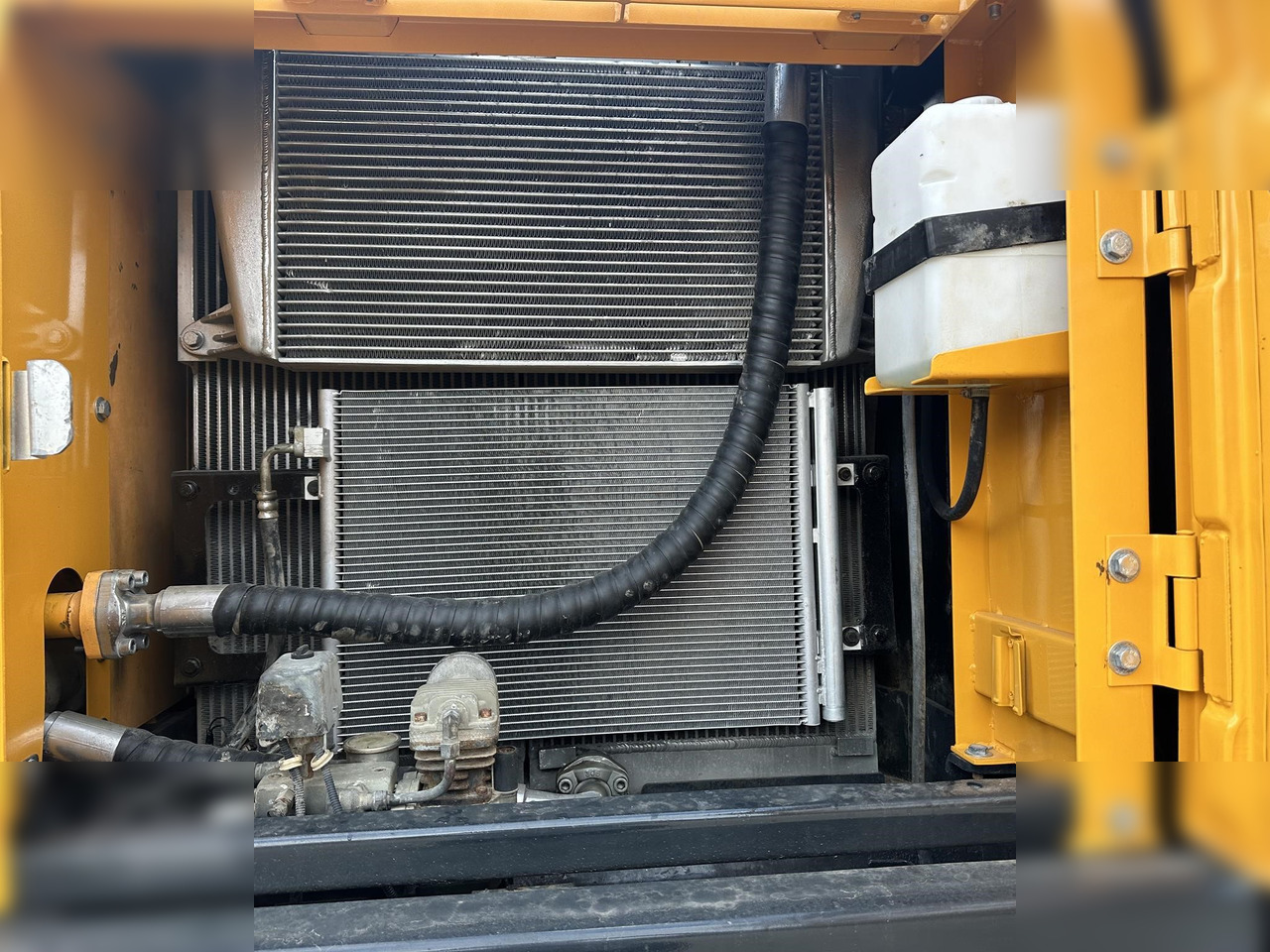 HYUNDAI ROBEX 220 LC-9S - Ekskavator me zinxhirë: foto 5 HYUNDAI ROBEX 220 LC-9S - Ekskavator me zinxhirë: foto 5