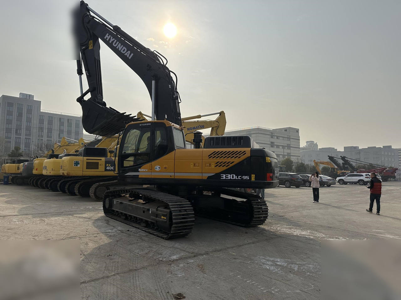 HYUNDAI ROBEX 330 LC-9S - Ekskavator me zinxhirë: foto 3 HYUNDAI ROBEX 330 LC-9S - Ekskavator me zinxhirë: foto 3