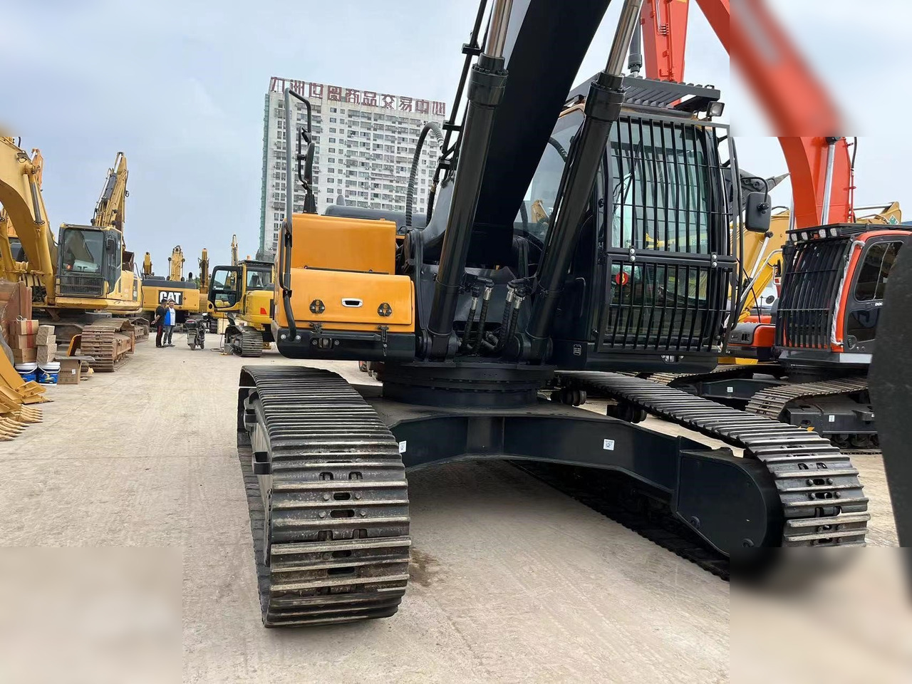 HYUNDAI ROBEX 330 LC-9S - Ekskavator me zinxhirë: foto 3 HYUNDAI ROBEX 330 LC-9S - Ekskavator me zinxhirë: foto 3