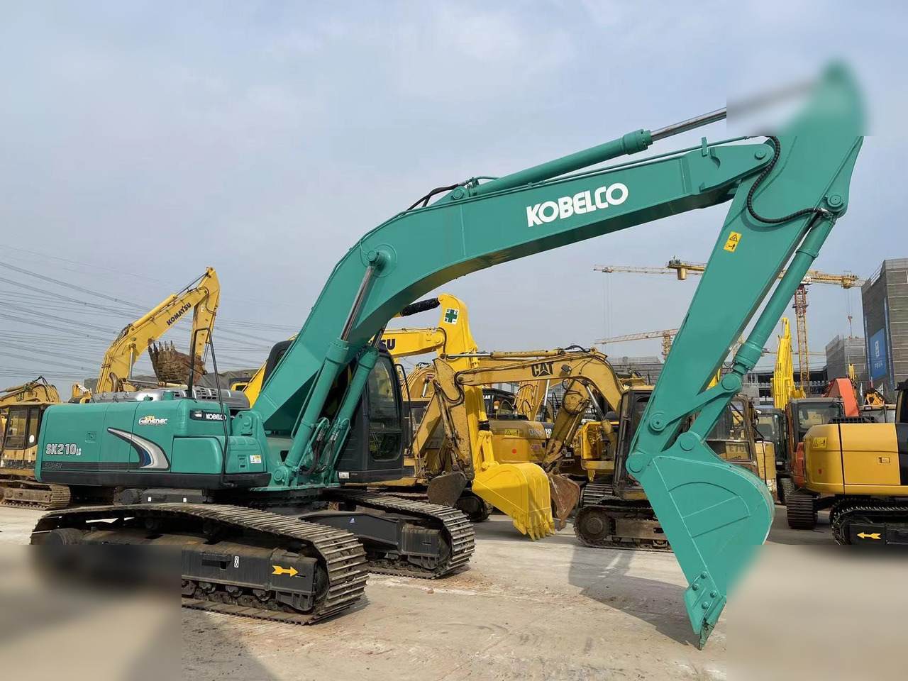KOBELCO SK210 - Ekskavator me zinxhirë: foto 1 KOBELCO SK210 - Ekskavator me zinxhirë: foto 1