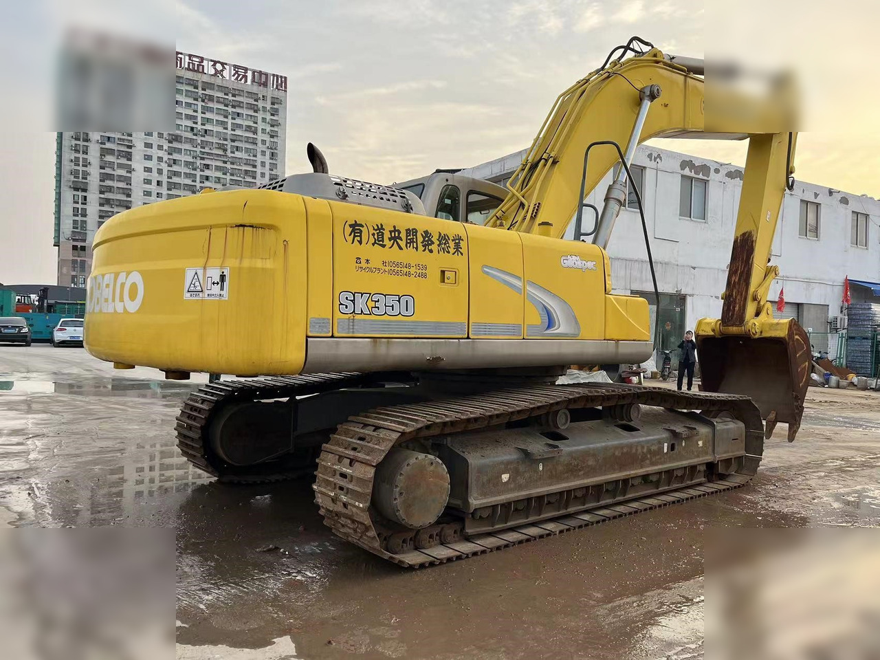 KOBELCO SK350 LC-8 - Ekskavator me zinxhirë: foto 2 KOBELCO SK350 LC-8 - Ekskavator me zinxhirë: foto 2