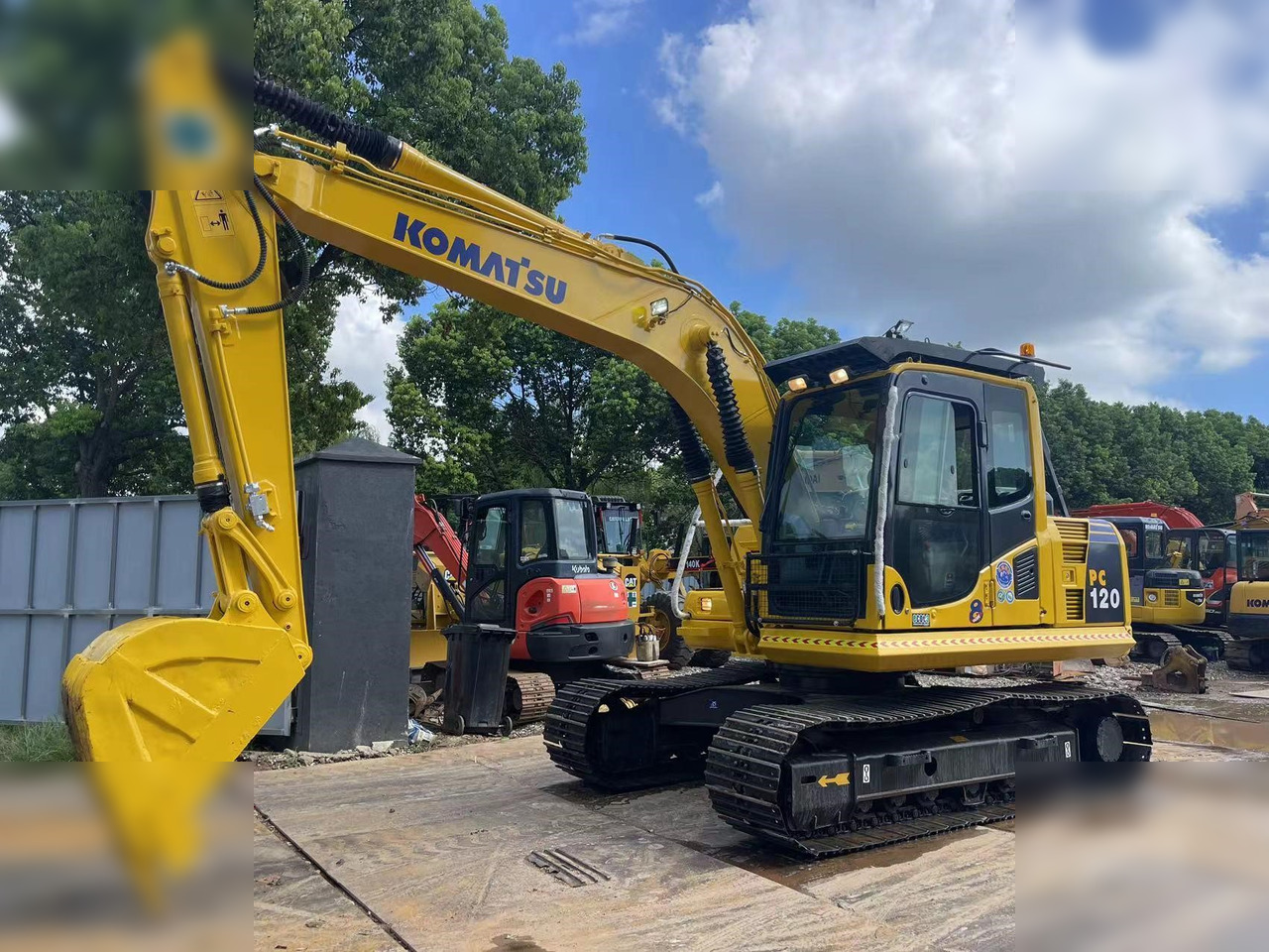 KOMATSU PC120-8 - Ekskavator me zinxhirë: foto 2 KOMATSU PC120-8 - Ekskavator me zinxhirë: foto 2