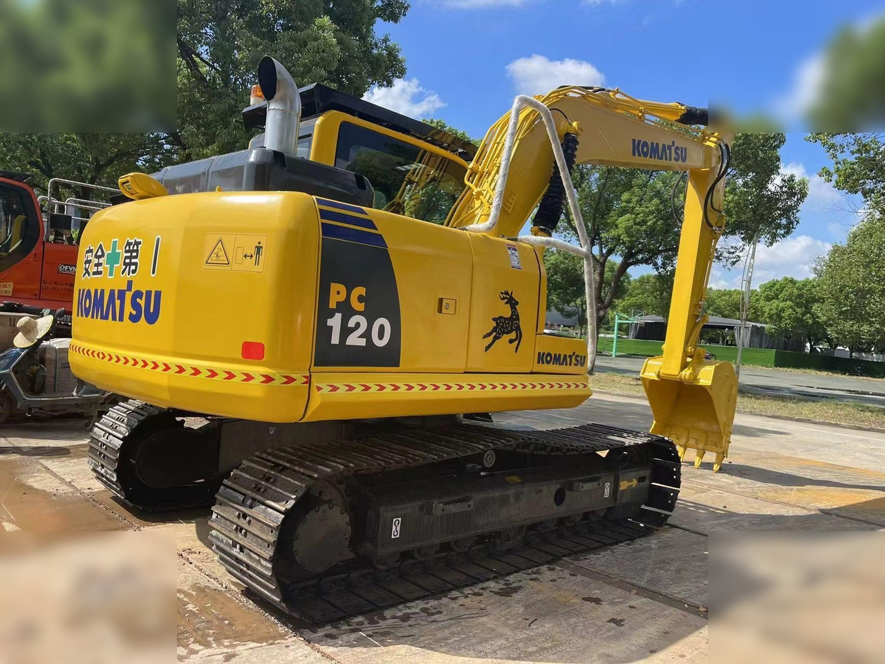 KOMATSU PC120-8 - Ekskavator me zinxhirë: foto 3 KOMATSU PC120-8 - Ekskavator me zinxhirë: foto 3