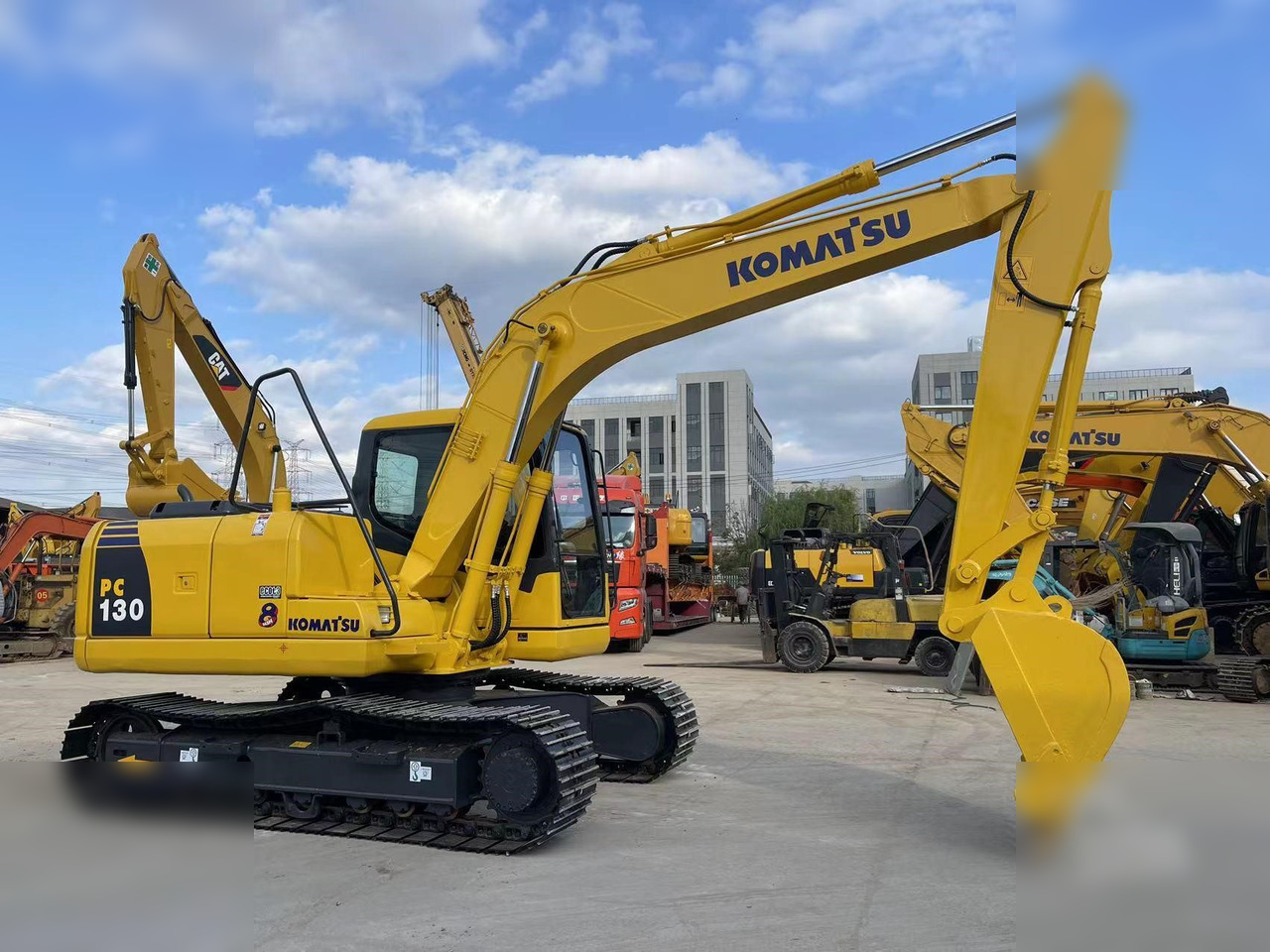 KOMATSU PC130-7 - Ekskavator me zinxhirë: foto 2 KOMATSU PC130-7 - Ekskavator me zinxhirë: foto 2