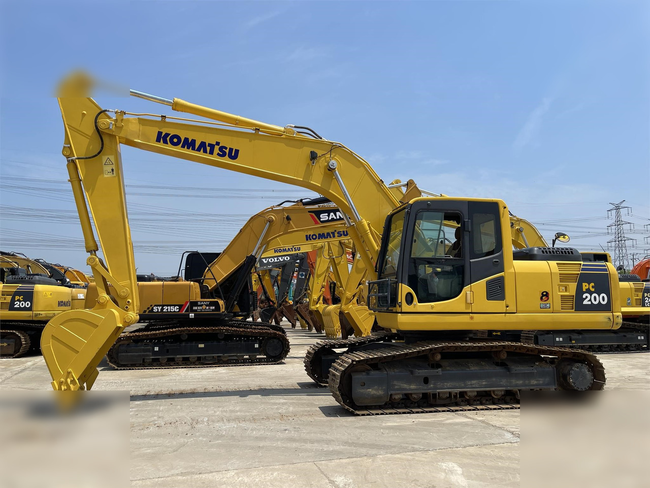 KOMATSU PC200-8 - Ekskavator me zinxhirë: foto 2 KOMATSU PC200-8 - Ekskavator me zinxhirë: foto 2