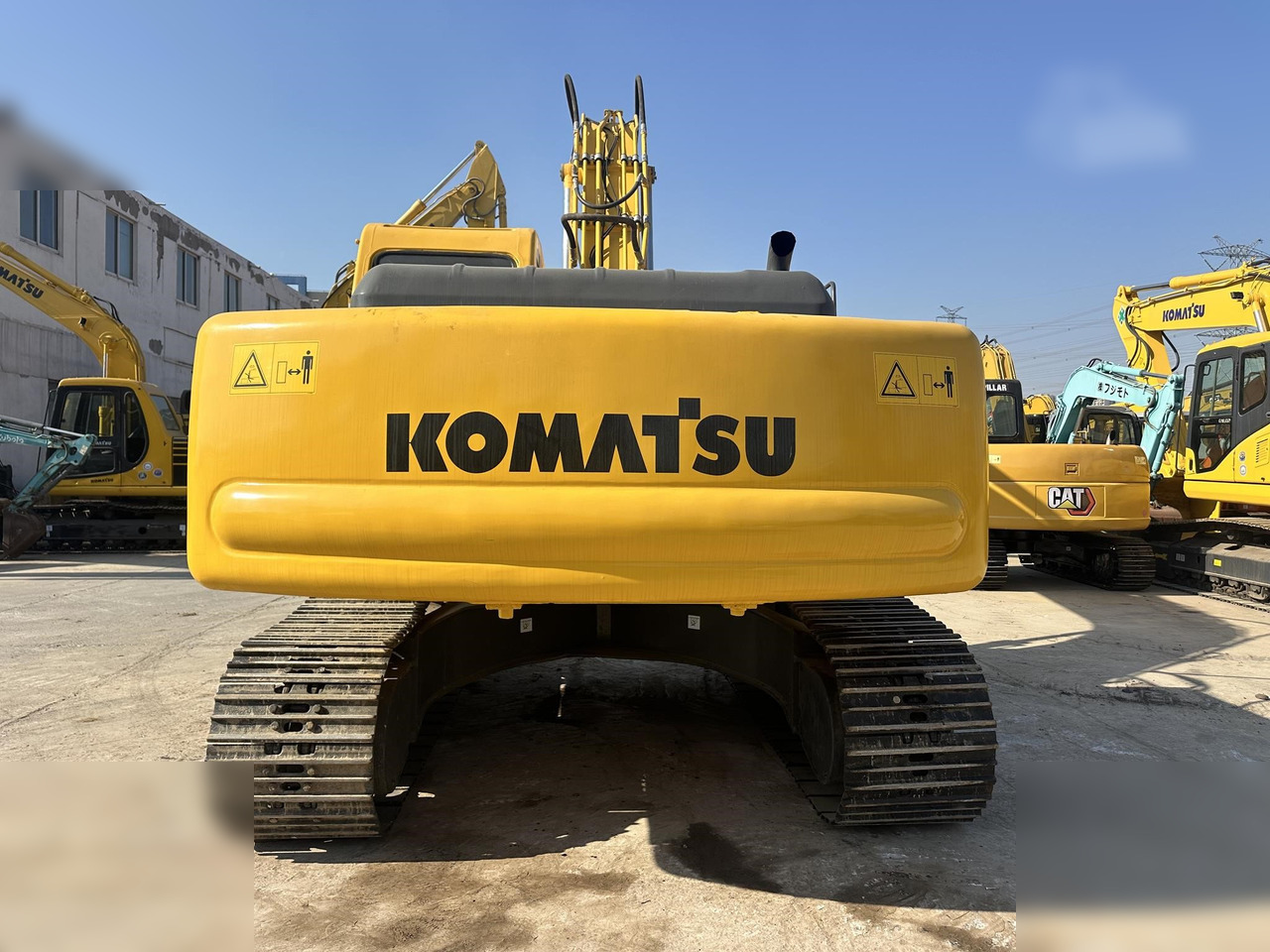 KOMATSU PC220-6 - Ekskavator me zinxhirë: foto 2 KOMATSU PC220-6 - Ekskavator me zinxhirë: foto 2