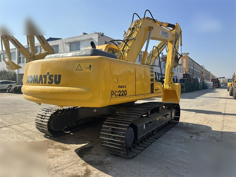 KOMATSU PC220-6 - Ekskavator me zinxhirë: foto 5 KOMATSU PC220-6 - Ekskavator me zinxhirë: foto 5