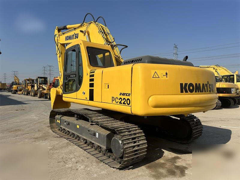 KOMATSU PC220-6 - Ekskavator me zinxhirë: foto 2 KOMATSU PC220-6 - Ekskavator me zinxhirë: foto 2