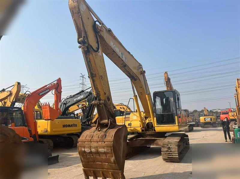 KOMATSU PC220-7 - Ekskavator me zinxhirë: foto 4 KOMATSU PC220-7 - Ekskavator me zinxhirë: foto 4
