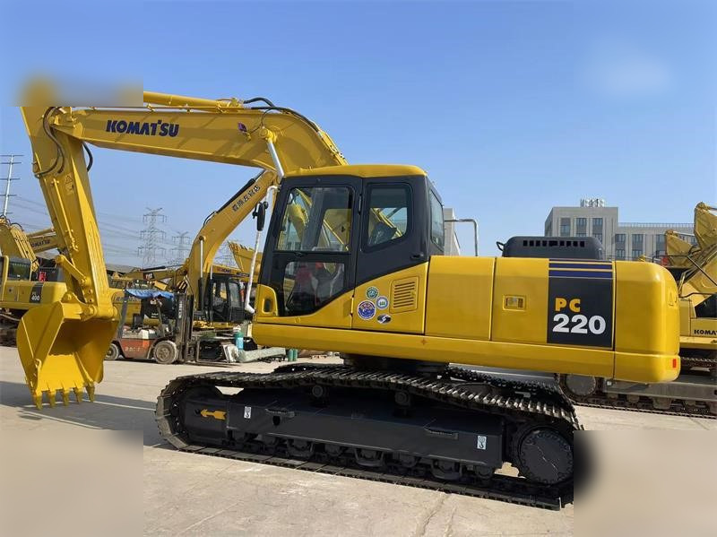 KOMATSU PC220-7 - Ekskavator me zinxhirë: foto 1 KOMATSU PC220-7 - Ekskavator me zinxhirë: foto 1
