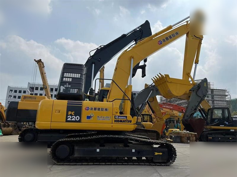KOMATSU PC220-7 - Ekskavator me zinxhirë: foto 1 KOMATSU PC220-7 - Ekskavator me zinxhirë: foto 1