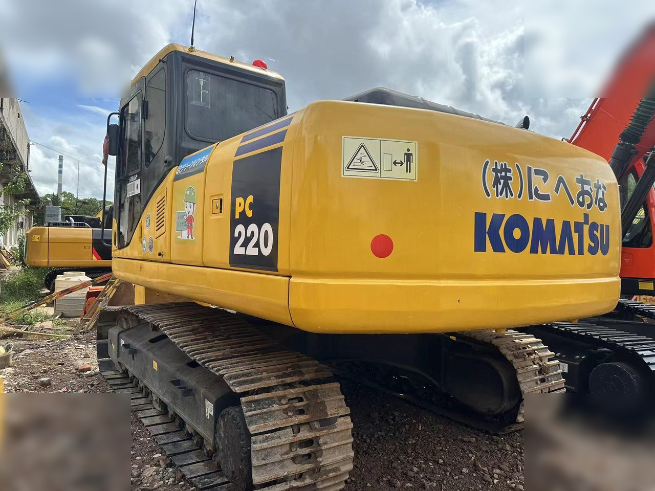 KOMATSU PC220-7 - Ekskavator me zinxhirë: foto 3 KOMATSU PC220-7 - Ekskavator me zinxhirë: foto 3
