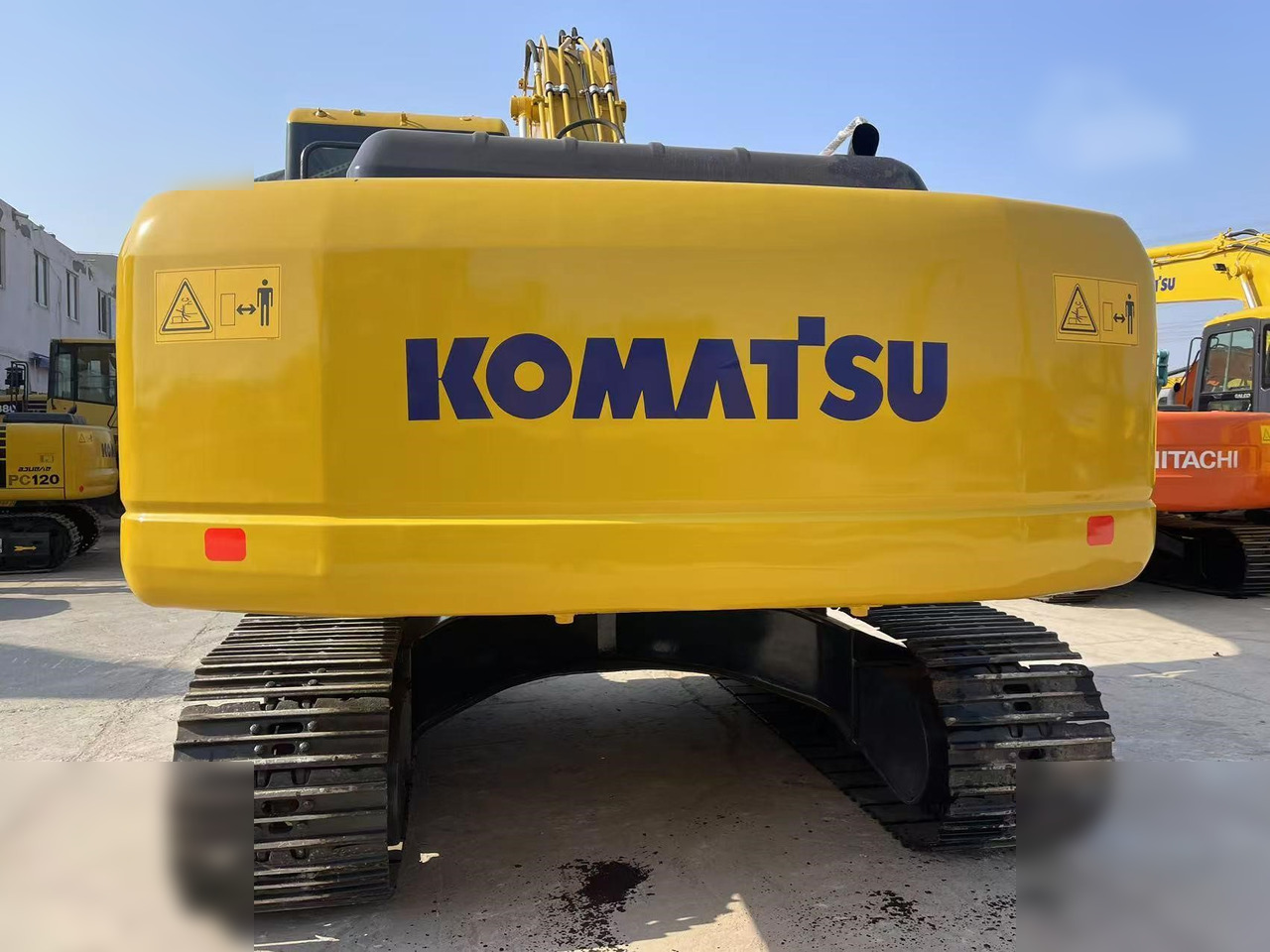 KOMATSU PC220-7 - Ekskavator me zinxhirë: foto 3 KOMATSU PC220-7 - Ekskavator me zinxhirë: foto 3