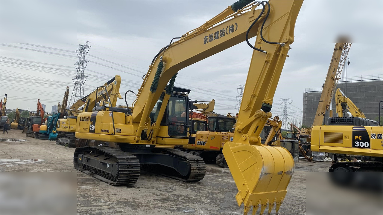 KOMATSU PC220-8 - Ekskavator me zinxhirë: foto 4 KOMATSU PC220-8 - Ekskavator me zinxhirë: foto 4