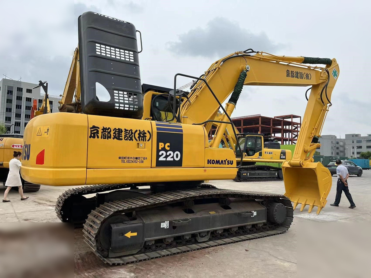 KOMATSU PC220-8 - Ekskavator me zinxhirë: foto 1 KOMATSU PC220-8 - Ekskavator me zinxhirë: foto 1