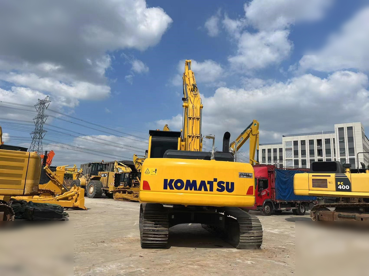 KOMATSU PC220-8 - Ekskavator me zinxhirë: foto 4 KOMATSU PC220-8 - Ekskavator me zinxhirë: foto 4