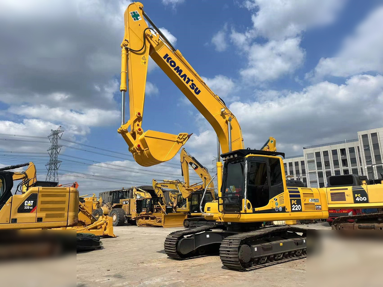 KOMATSU PC220-8 - Ekskavator me zinxhirë: foto 3 KOMATSU PC220-8 - Ekskavator me zinxhirë: foto 3