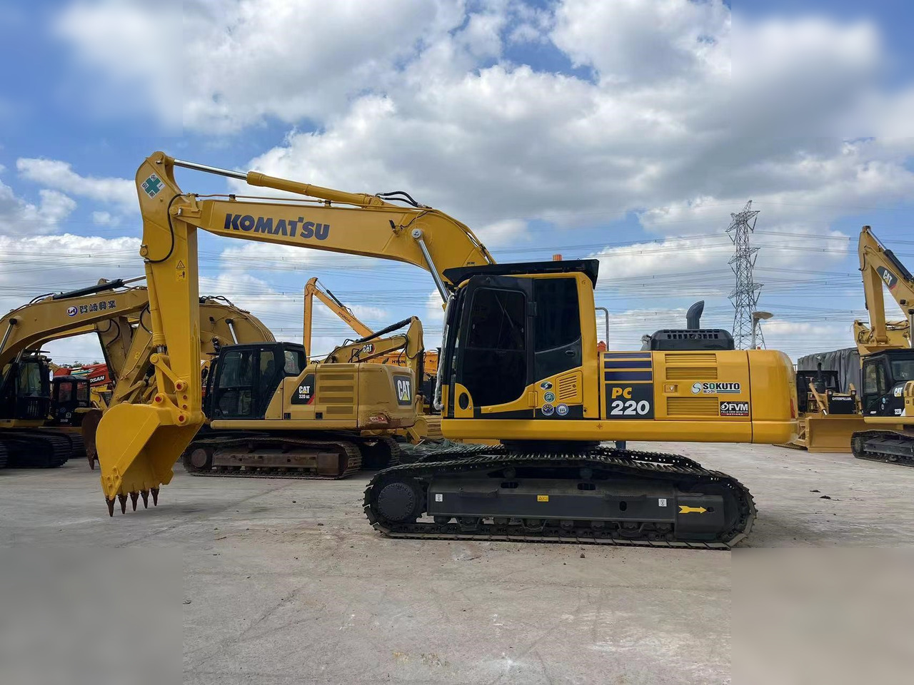 KOMATSU PC220-8 - Ekskavator me zinxhirë: foto 2 KOMATSU PC220-8 - Ekskavator me zinxhirë: foto 2