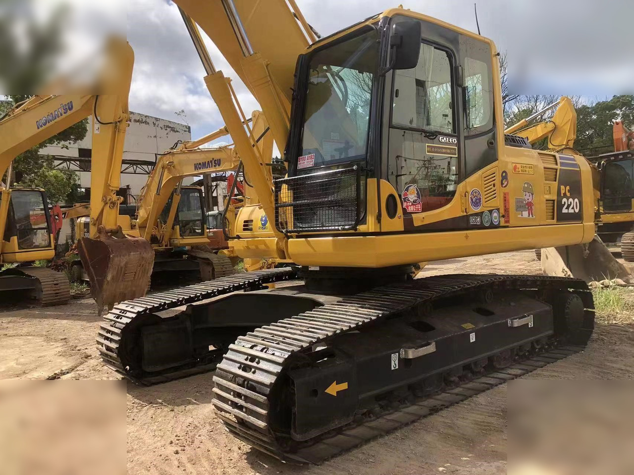 KOMATSU PC220-8N1 - Ekskavator me zinxhirë: foto 5 KOMATSU PC220-8N1 - Ekskavator me zinxhirë: foto 5