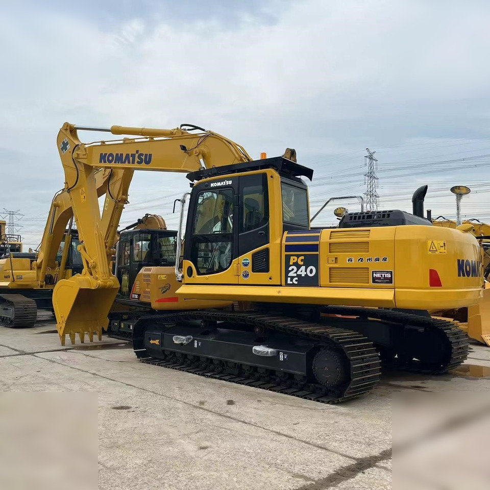 KOMATSU PC240 LC-8 - Ekskavator me zinxhirë: foto 1 KOMATSU PC240 LC-8 - Ekskavator me zinxhirë: foto 1