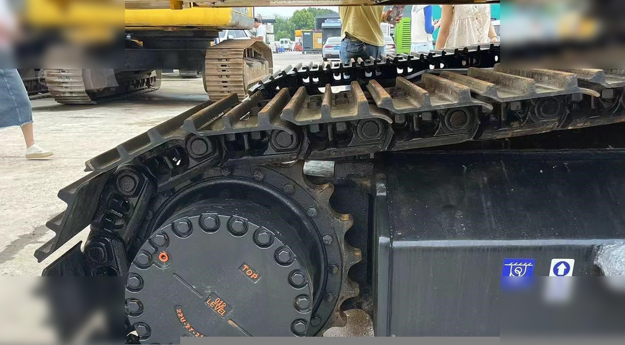 KOMATSU PC240 LC-8 - Ekskavator me zinxhirë: foto 4 KOMATSU PC240 LC-8 - Ekskavator me zinxhirë: foto 4