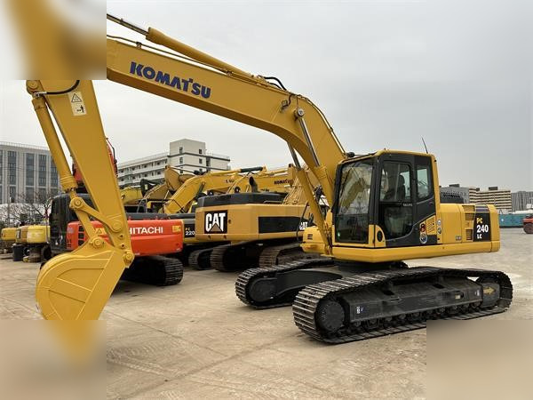 KOMATSU PC240 LC-8 - Ekskavator me zinxhirë: foto 2 KOMATSU PC240 LC-8 - Ekskavator me zinxhirë: foto 2