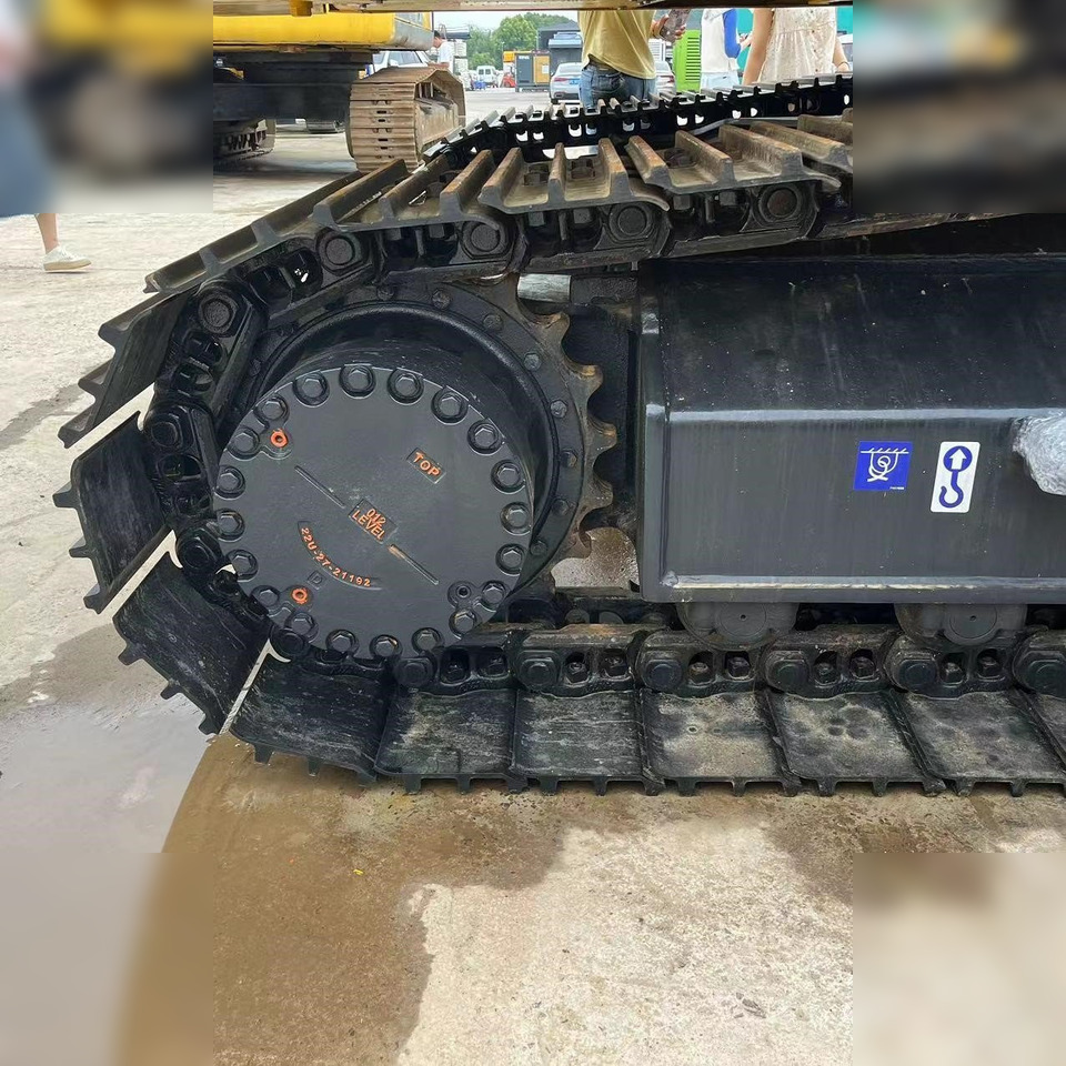 KOMATSU PC240 LC-8 - Ekskavator me zinxhirë: foto 4 KOMATSU PC240 LC-8 - Ekskavator me zinxhirë: foto 4