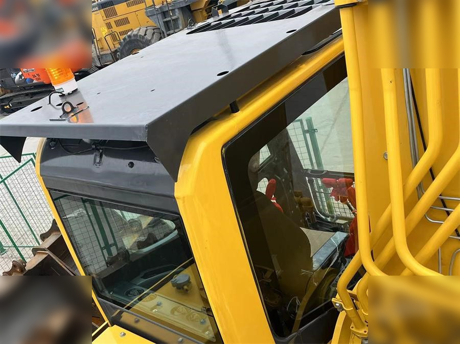 KOMATSU PC300-8 - Ekskavator me zinxhirë: foto 5 KOMATSU PC300-8 - Ekskavator me zinxhirë: foto 5