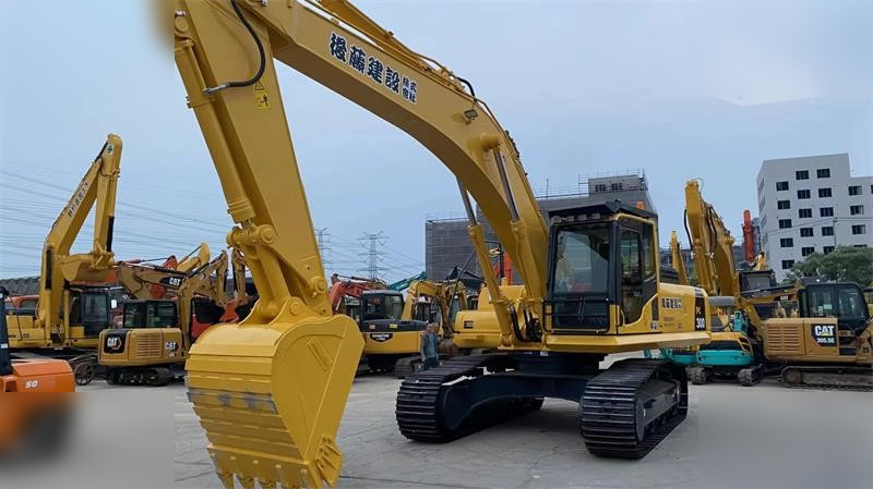 KOMATSU PC300-8M0 - Ekskavator me zinxhirë: foto 3 KOMATSU PC300-8M0 - Ekskavator me zinxhirë: foto 3