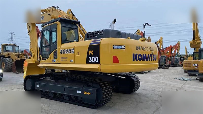 KOMATSU PC300-8M0 - Ekskavator me zinxhirë: foto 2 KOMATSU PC300-8M0 - Ekskavator me zinxhirë: foto 2