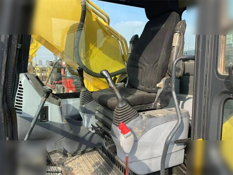 KOMATSU PC400-7 - Ekskavator me zinxhirë: foto 5 KOMATSU PC400-7 - Ekskavator me zinxhirë: foto 5