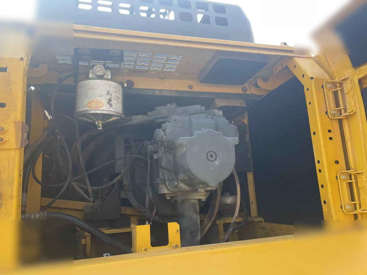 KOMATSU PC400-8R - Ekskavator me zinxhirë: foto 5 KOMATSU PC400-8R - Ekskavator me zinxhirë: foto 5