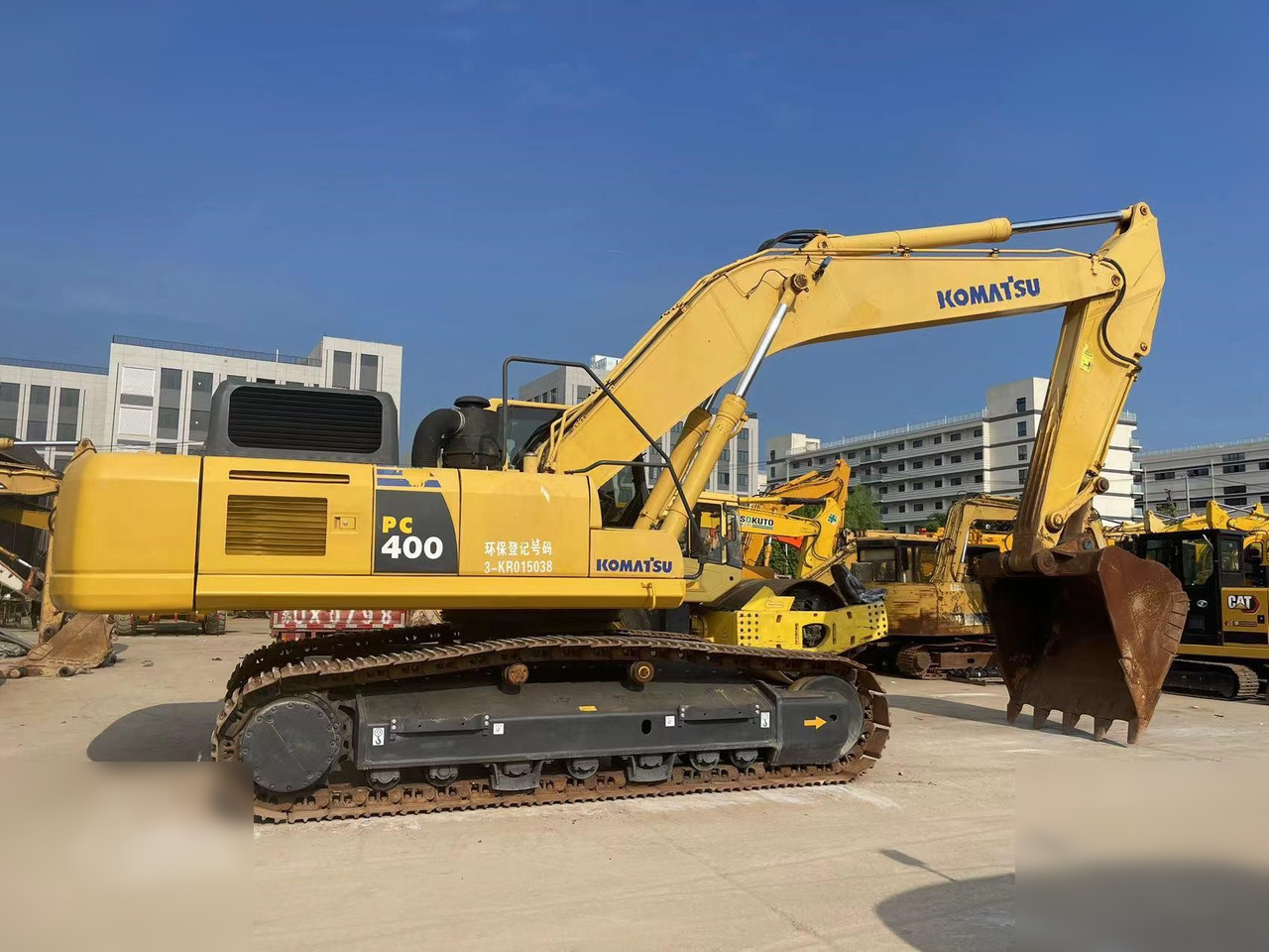 KOMATSU PC400-8R - Ekskavator me zinxhirë: foto 1 KOMATSU PC400-8R - Ekskavator me zinxhirë: foto 1