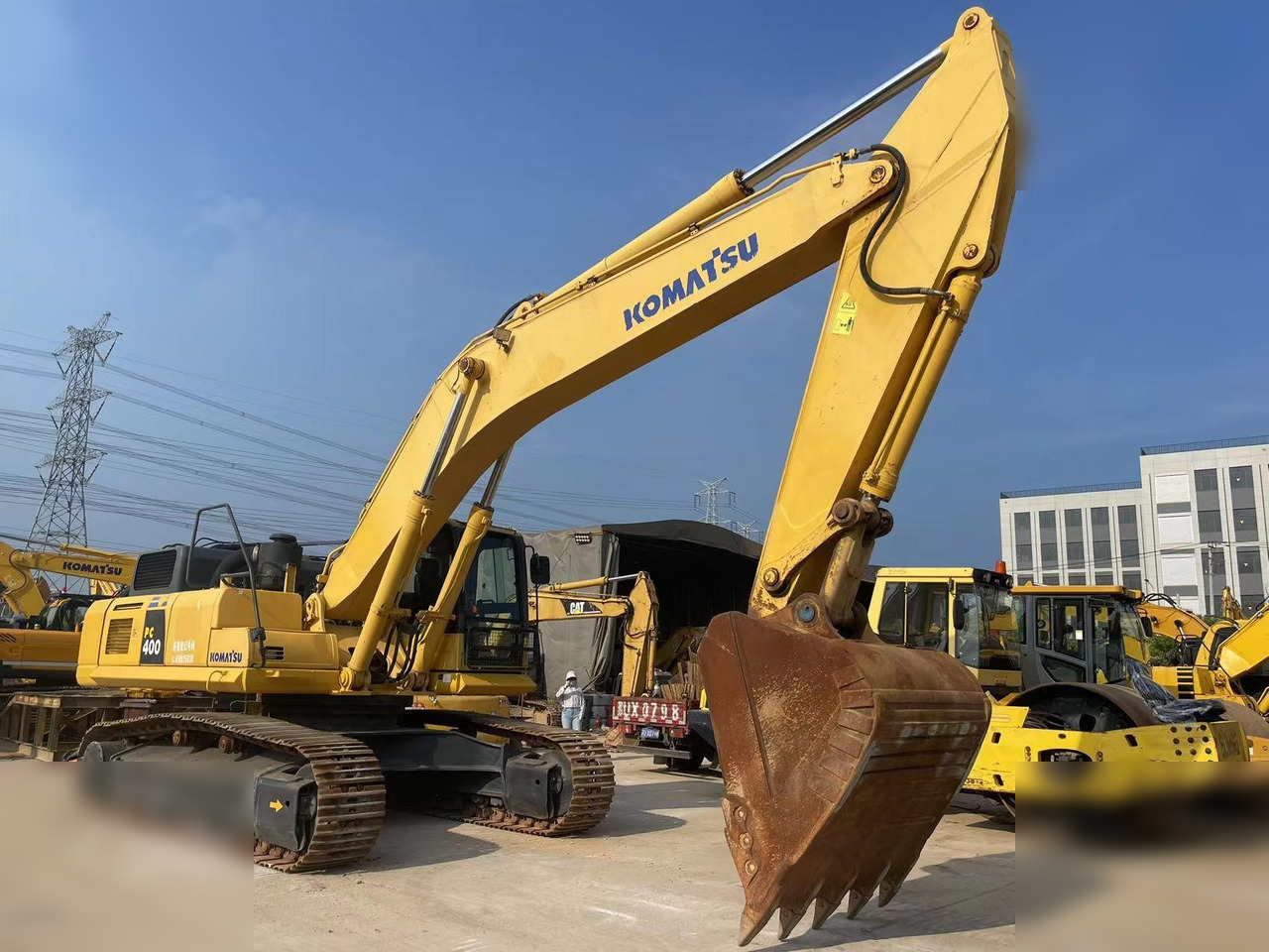 KOMATSU PC400-8R - Ekskavator me zinxhirë: foto 2 KOMATSU PC400-8R - Ekskavator me zinxhirë: foto 2