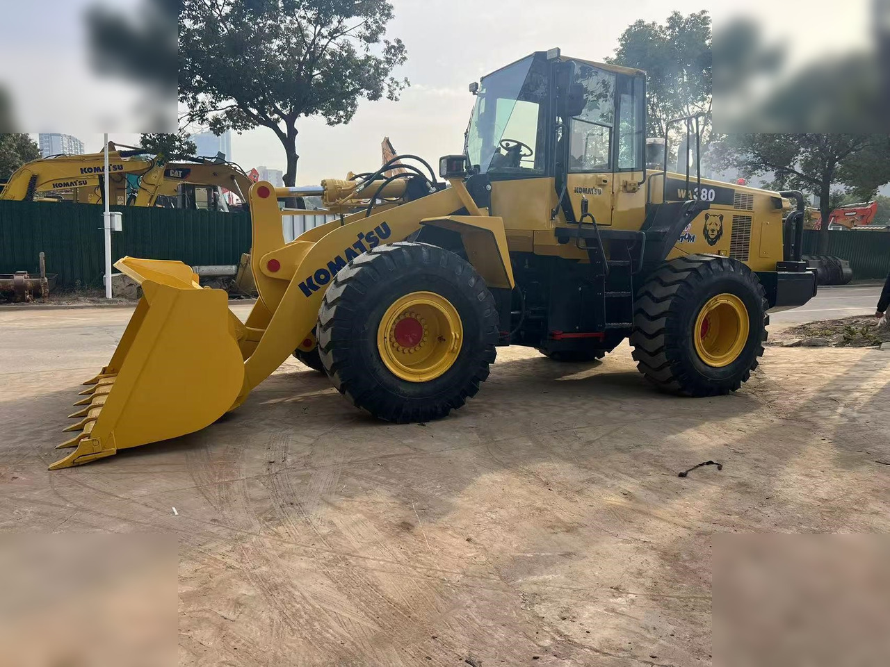 KOMATSU WA380-6 - Fadrom me goma: foto 2 KOMATSU WA380-6 - Fadrom me goma: foto 2