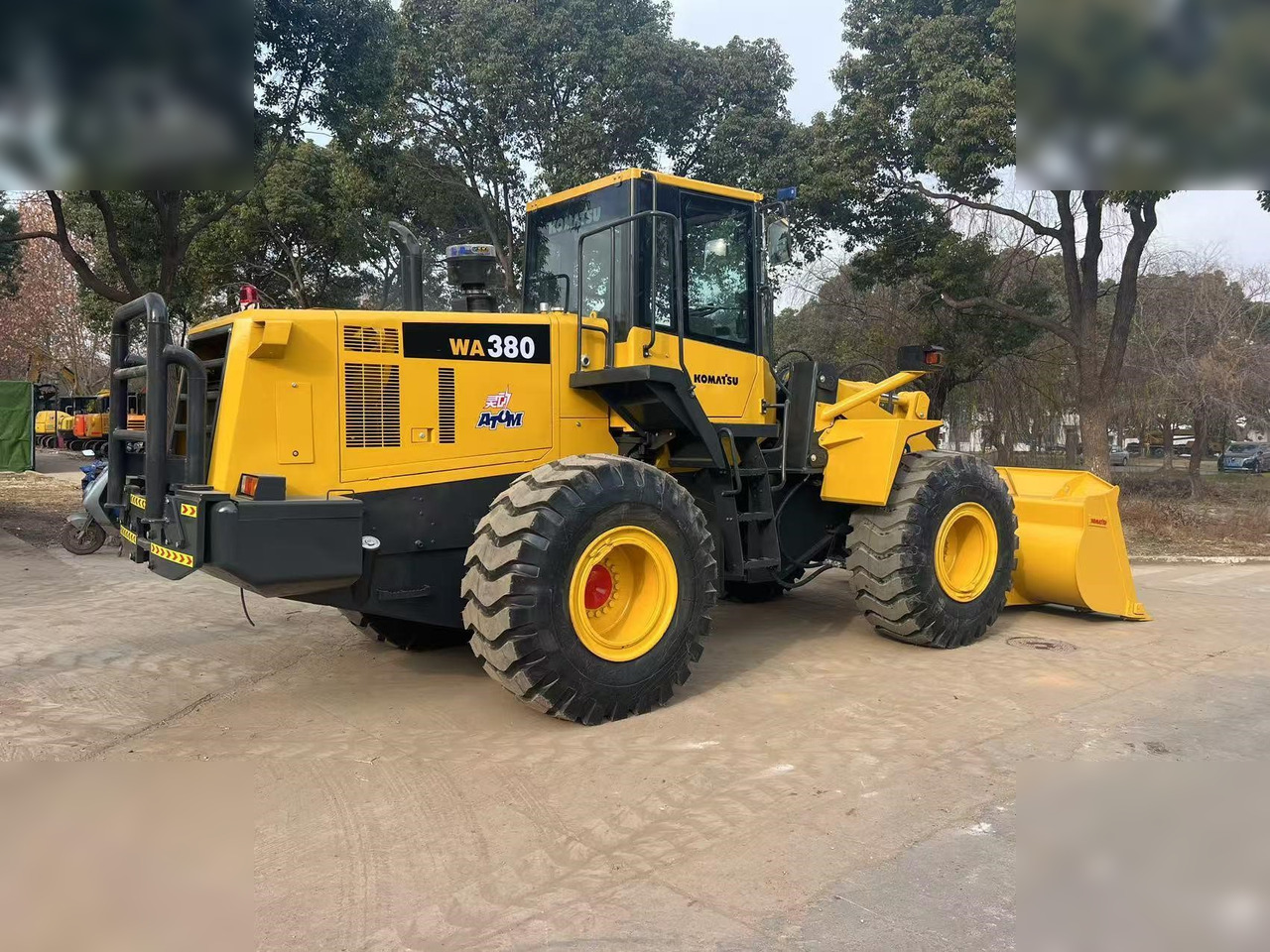 KOMATSU WA380-6 - Fadrom me goma: foto 1 KOMATSU WA380-6 - Fadrom me goma: foto 1
