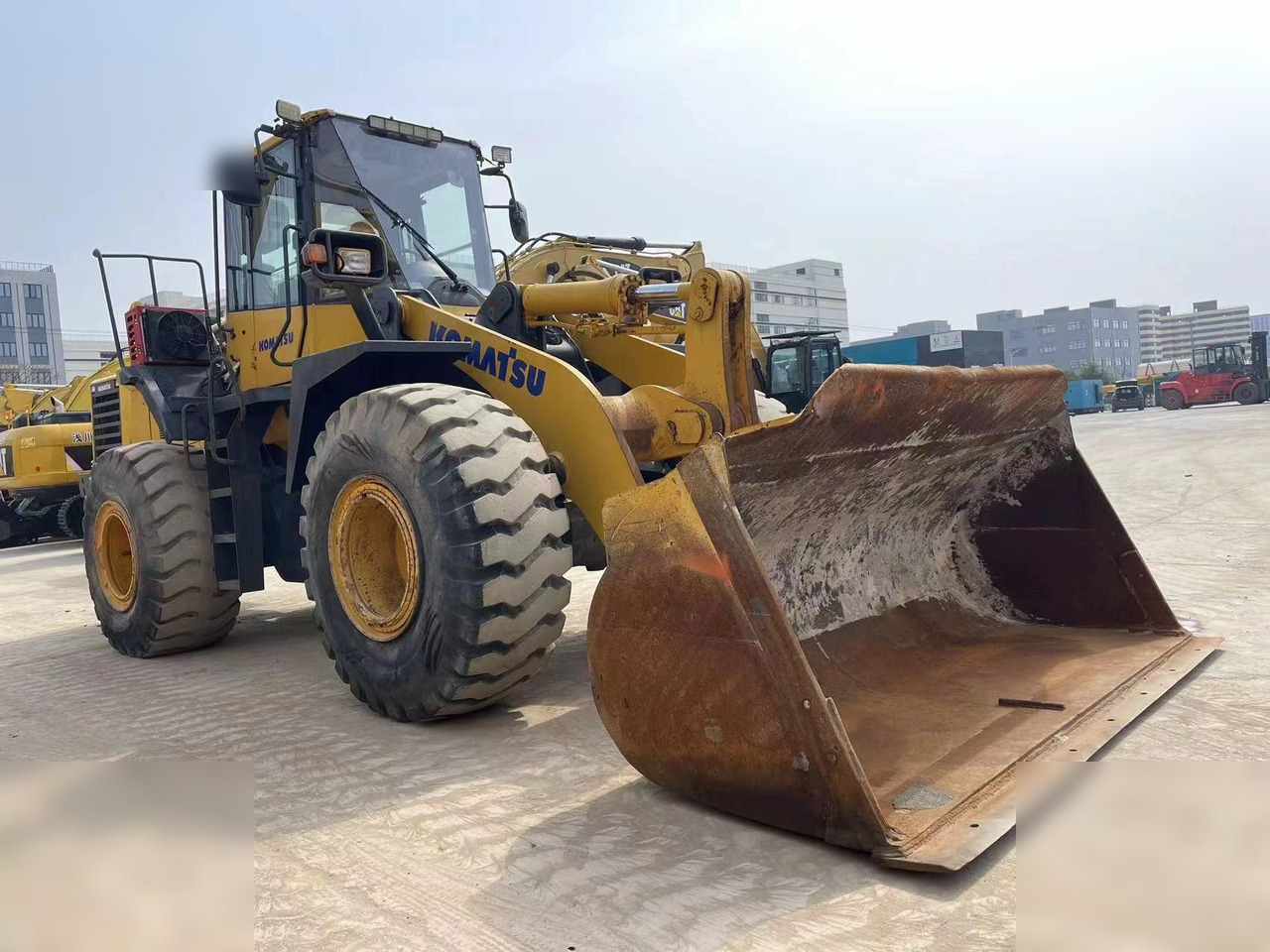KOMATSU WA380Z-6 - Fadrom me goma: foto 3 KOMATSU WA380Z-6 - Fadrom me goma: foto 3