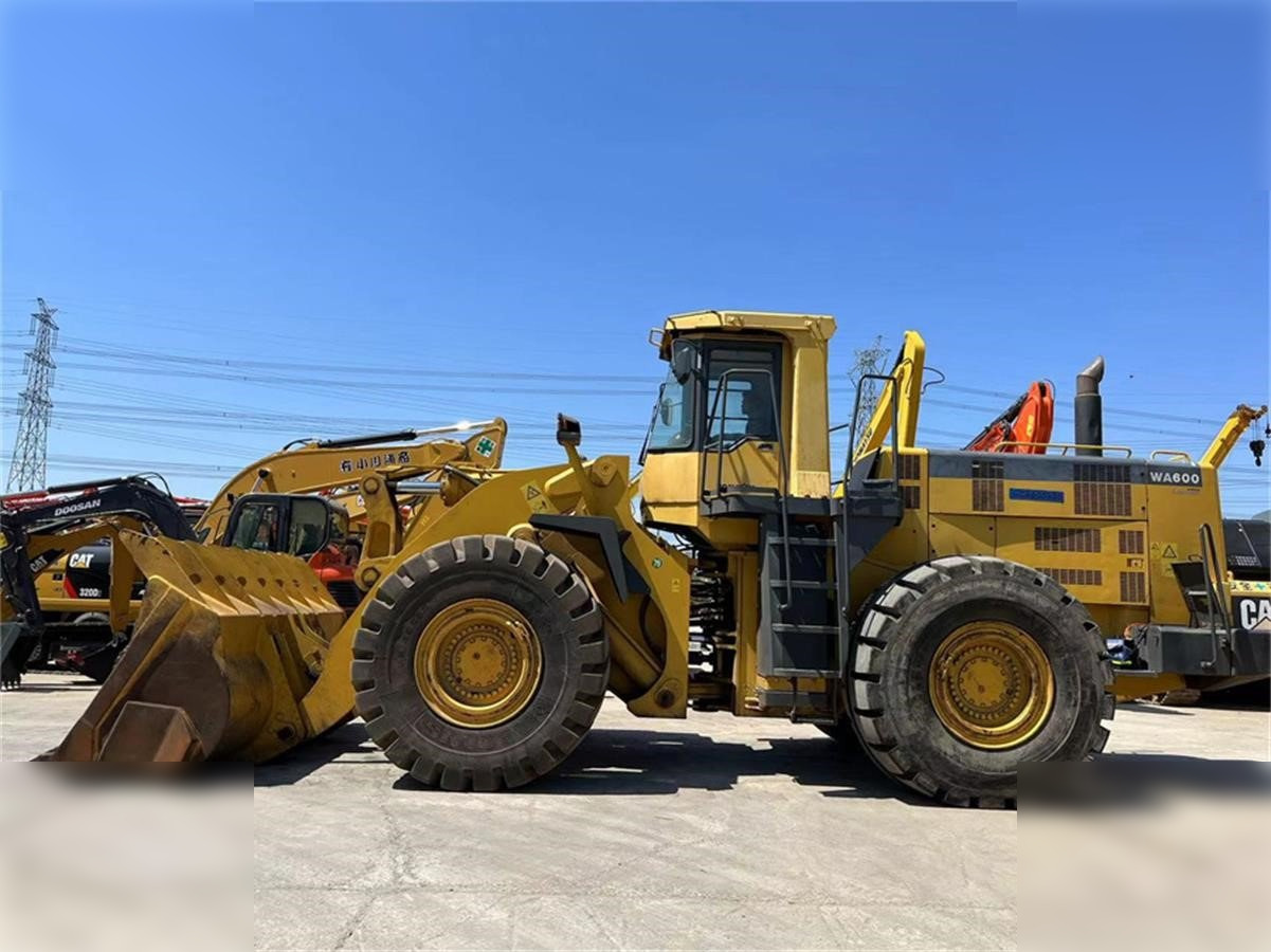 KOMATSU WA600-3 - Fadrom me goma: foto 5 KOMATSU WA600-3 - Fadrom me goma: foto 5
