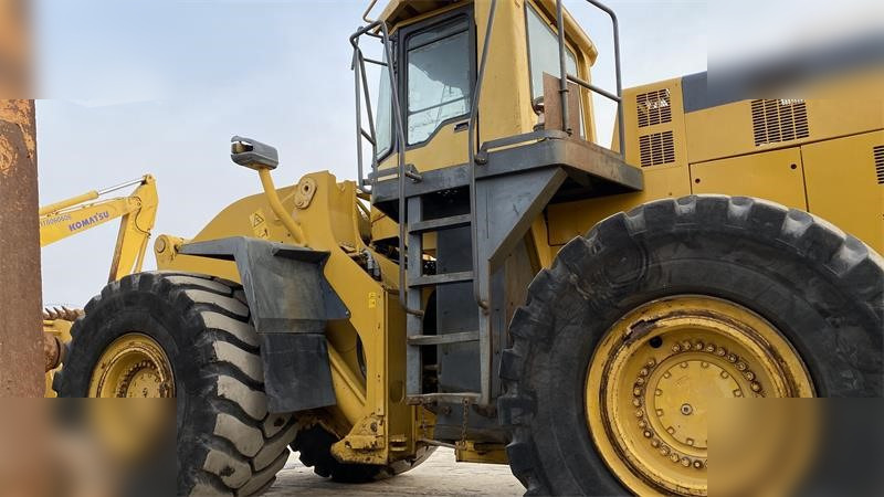 KOMATSU WA600-3 - Fadrom me goma: foto 4 KOMATSU WA600-3 - Fadrom me goma: foto 4