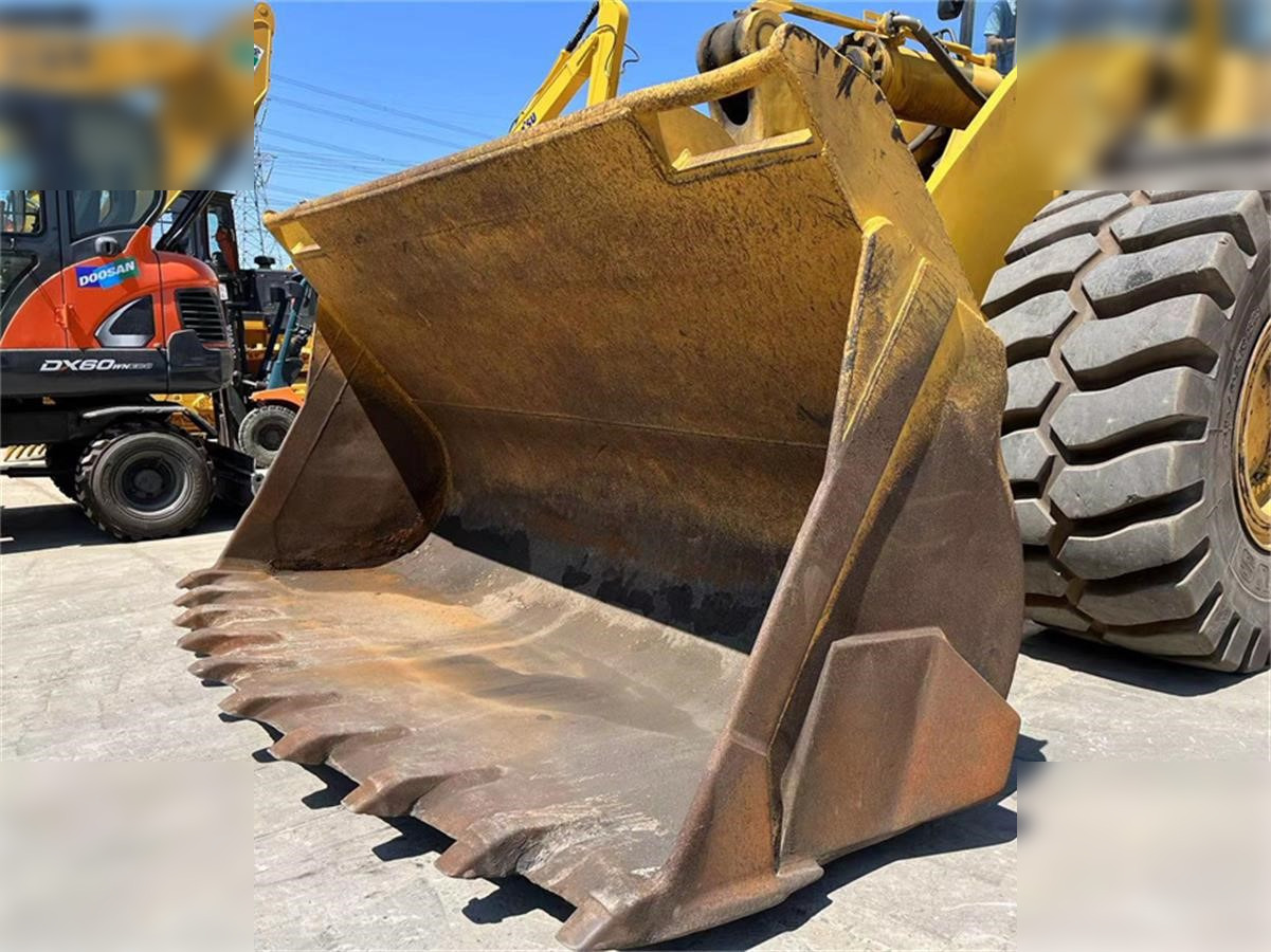 KOMATSU WA600-3 - Fadrom me goma: foto 4 KOMATSU WA600-3 - Fadrom me goma: foto 4
