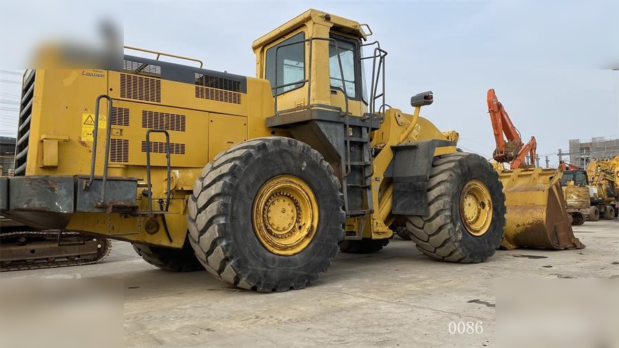KOMATSU WA600-3 - Fadrom me goma: foto 3 KOMATSU WA600-3 - Fadrom me goma: foto 3