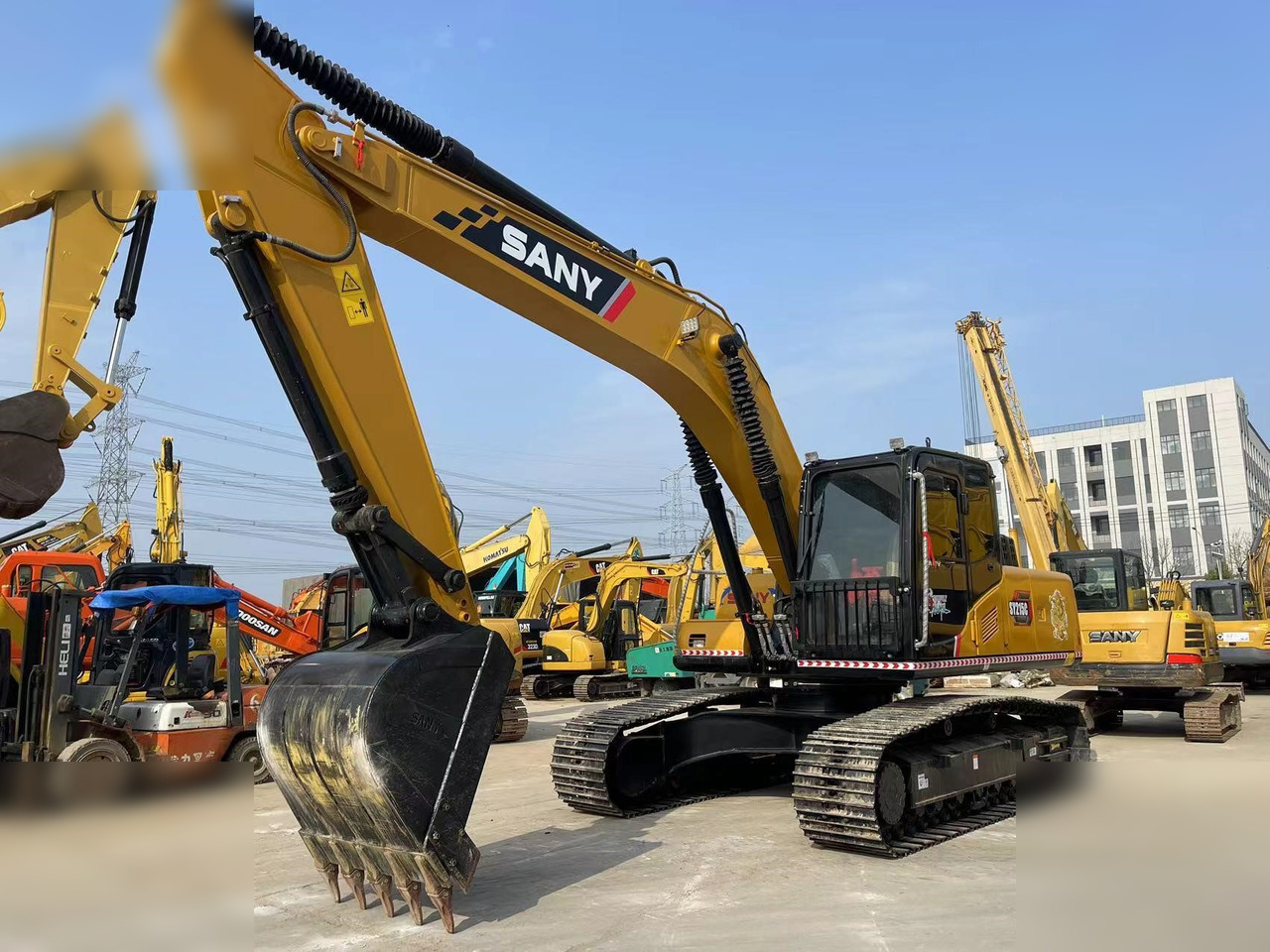 SANY SY215C - Ekskavator me zinxhirë: foto 4 SANY SY215C - Ekskavator me zinxhirë: foto 4
