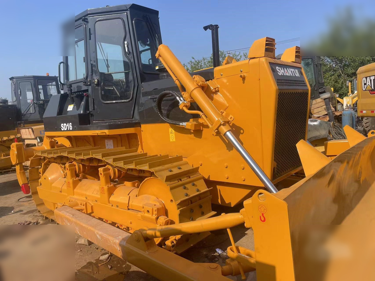 SHANTUI SD16 - Buldozer: foto 1 SHANTUI SD16 - Buldozer: foto 1