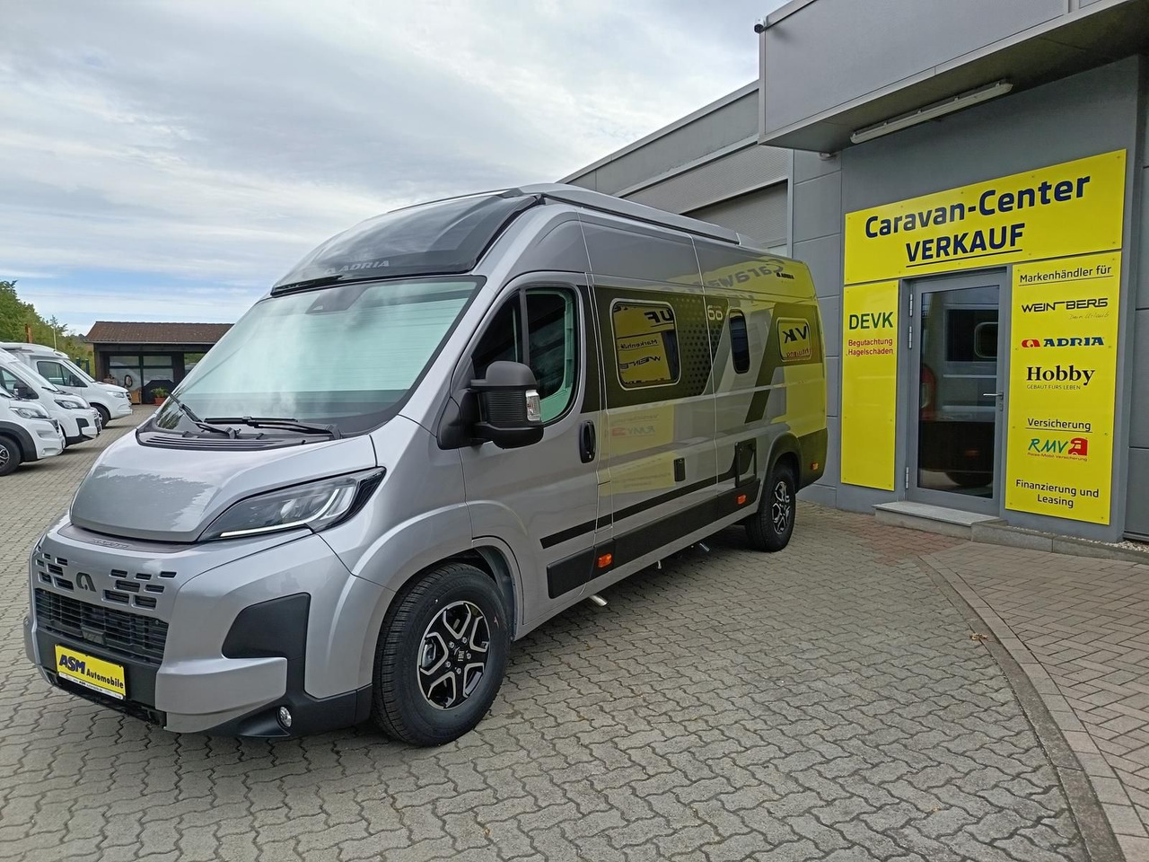 Adria Twin "60Y" 640 SGX 4,25MAXI*JUBILEE*AUFSTELLDACH - Furgon kampingu: foto 3 Adria Twin "60Y" 640 SGX 4,25MAXI*JUBILEE*AUFSTELLDACH - Furgon kampingu: foto 3