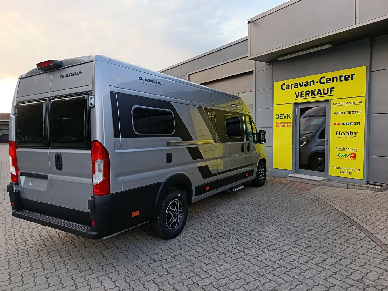 Adria Twin "60Y" 640 SLB*180 PS*4,25t MAXI*COMBI D 6E* - Furgon kampingu: foto 4 Adria Twin "60Y" 640 SLB*180 PS*4,25t MAXI*COMBI D 6E* - Furgon kampingu: foto 4
