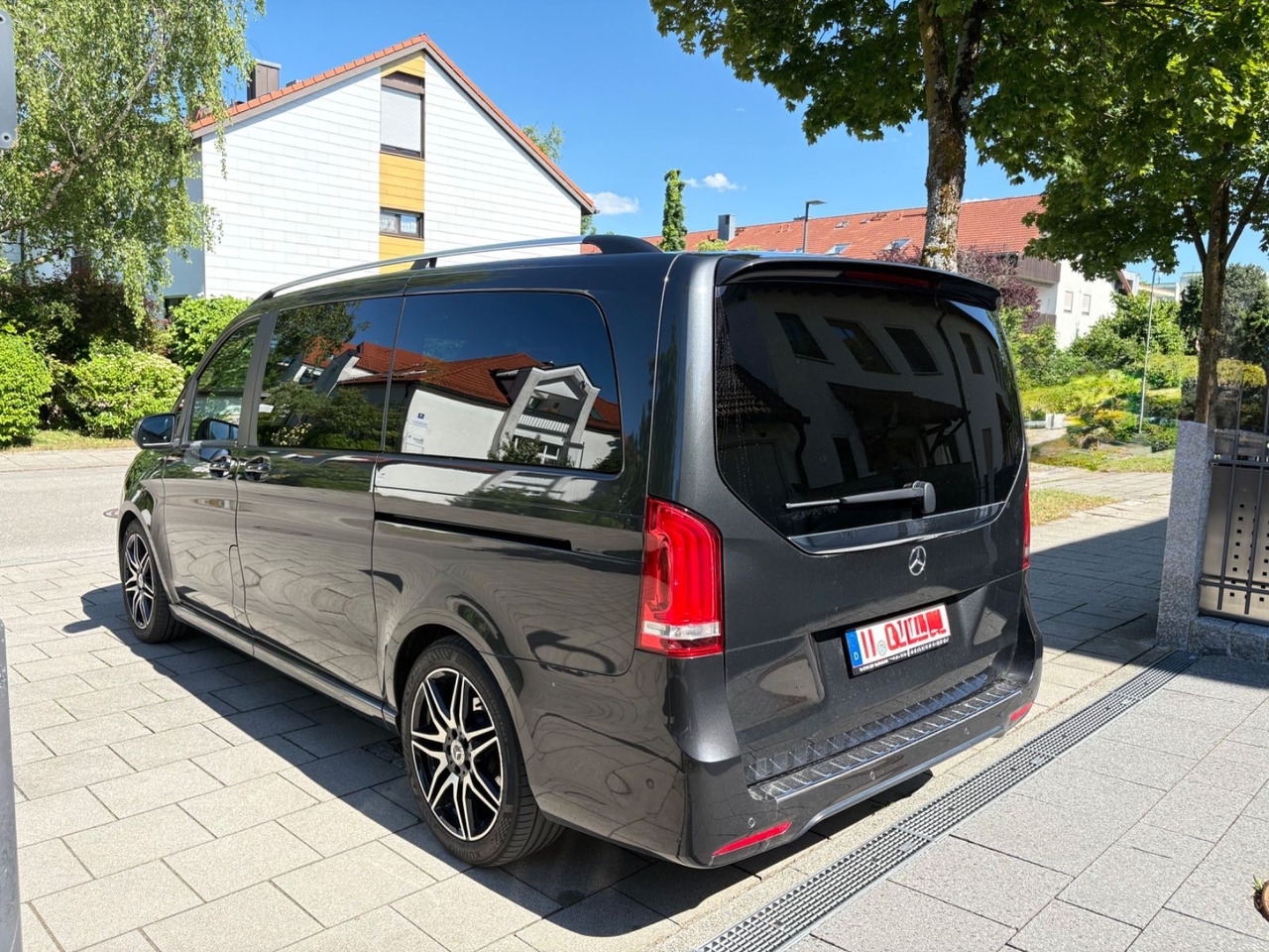 Mercedes-Benz V 300d 4M*AMG-Line*Exclusive*Luxus-Bus*Panorama* - Furgon pasagjerësh: foto 3 Mercedes-Benz V 300d 4M*AMG-Line*Exclusive*Luxus-Bus*Panorama* - Furgon pasagjerësh: foto 3